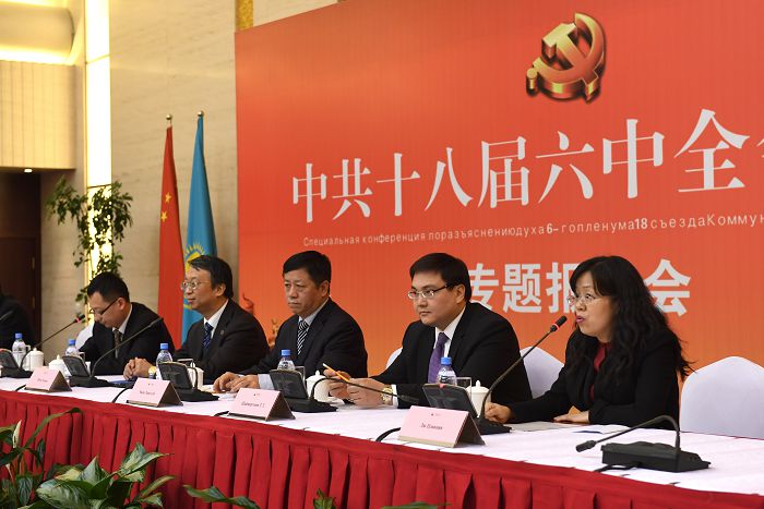 Sybaılastyqpen kúreste qazaq-qytaı seriktes