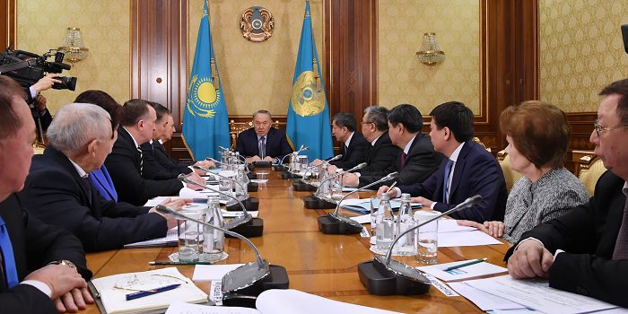 Bılik tarmaqtary arasyndaǵy ókilettikterdi qaıta bólý máselesi qaraldy