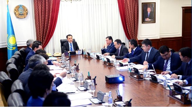 QR Premer-Mınıstri keńes ótkizdi