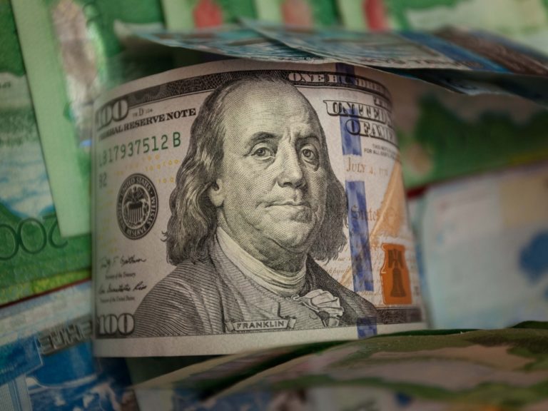 Tramp saıasaty teńgeniń baǵamyna tıimdi bolyp tur