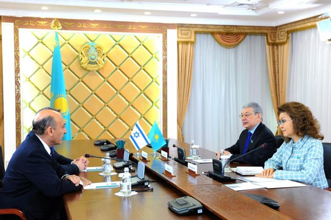 Darıǵa Nazarbaeva halyqaralyq kezdesýler ótkizdi