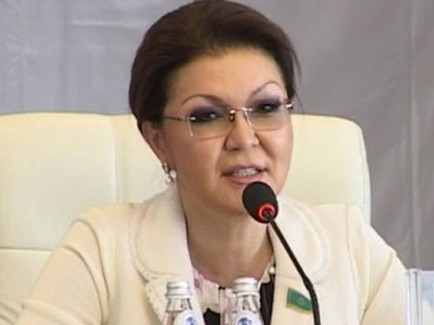 Sıngapýr dıplomatymen kezdesti