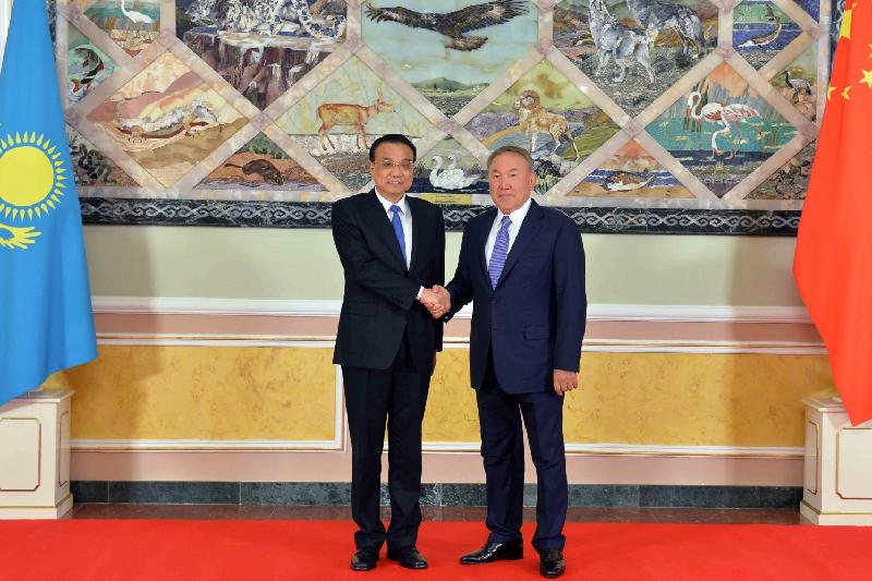 Nazarbaev QHR Premer-Mınıstrimen kezdesti