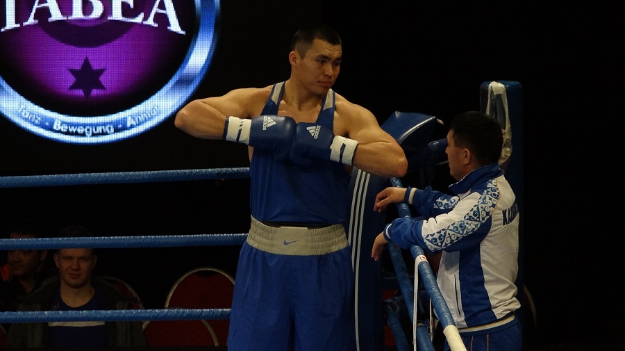 Tórt qazaqstandyq boksshy halyqaralyq týrnırde jeńiske jetti