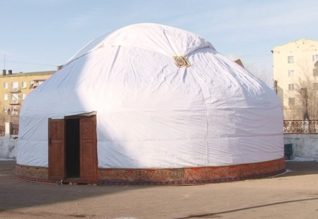 Altyn úzik aq orda Balqashta boı kóterdi