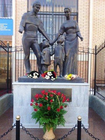 Elordada «Otbasy – Uly qundylyq»  monýmenti ashyldy