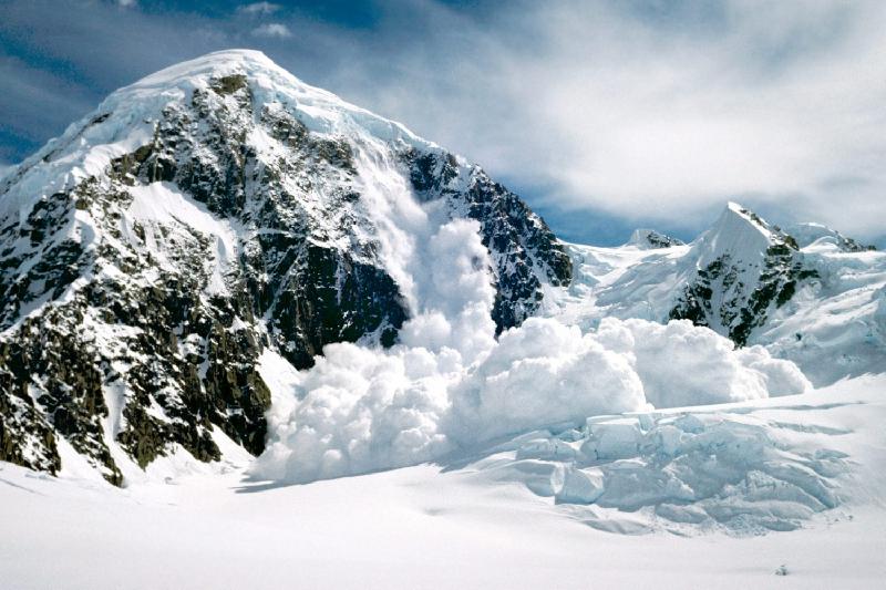 Almatyda qar kóshkini boldy