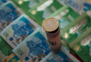 Teńge men munaı baǵasy aptany «plıýspen» japty