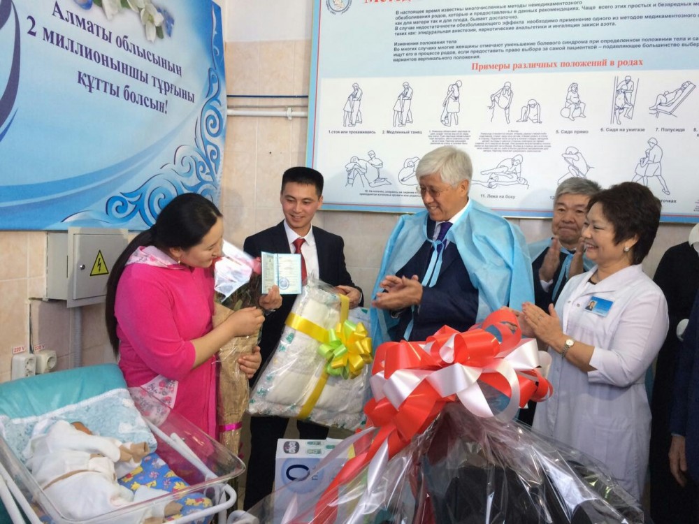 Almaty oblysynda 2 mıllıonynshy turǵyn dúnıege keldi