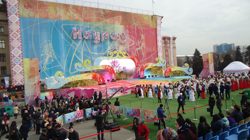 Aspannan nur jaýdyryp, Áz-Naýryz keldi elime!