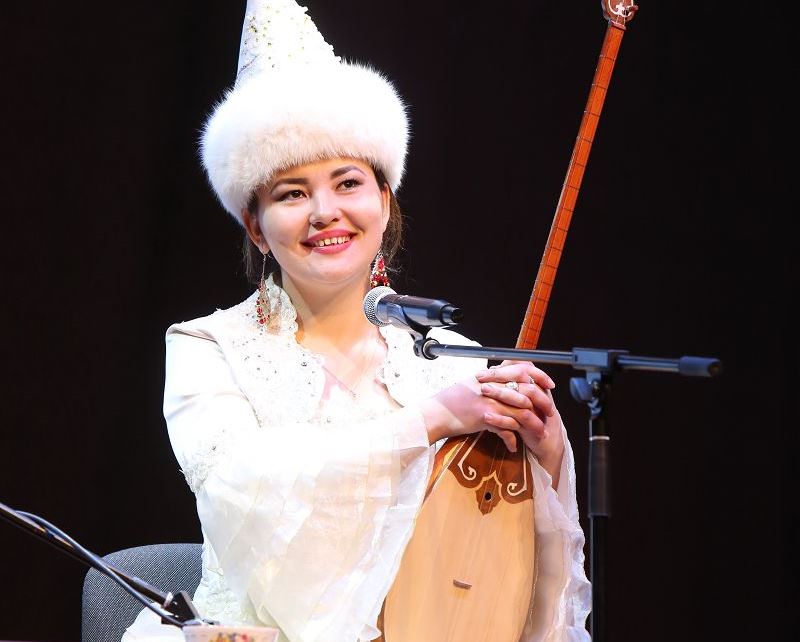 Qyzyljar tórindegi alaman aıtys