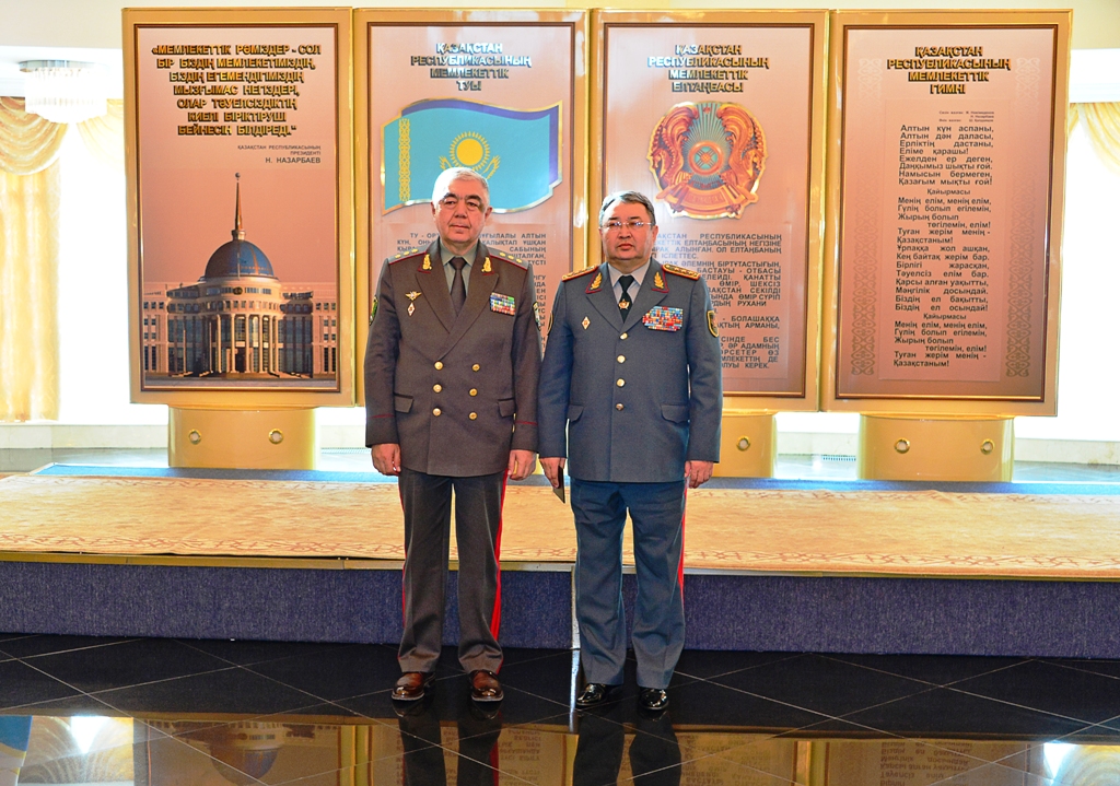 Qazaqstan men О́zbekstannyń Qorǵanys mınıstrleri kezdesti