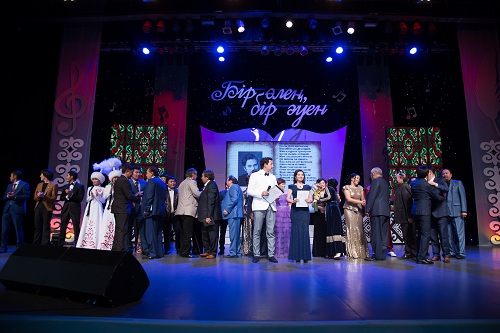 Tarazda jas aqyndar men ánshilerdiń «Bir óleń, bir áýen» keshi ótti