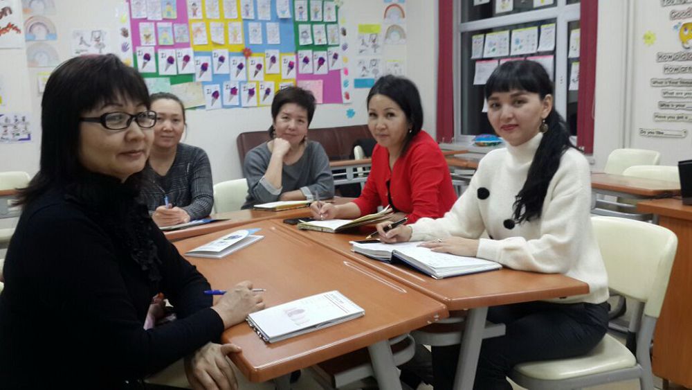 Ata-analar da aǵylshyn tilin oqyp júr