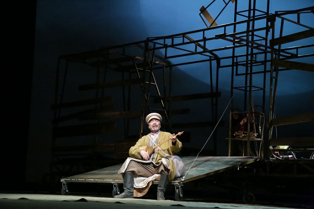 Kómbe nannyń dámi kórermenimen qaýyshty