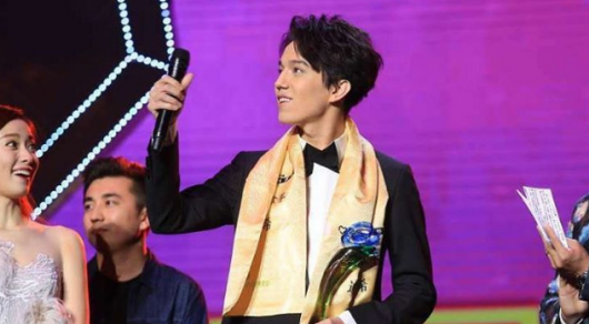 Dımash Qudaıbergen Azııanyń eń tanymal ánshisi atandy 