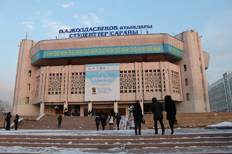 Aqyndar bilim men ǵylymdy jyrlady