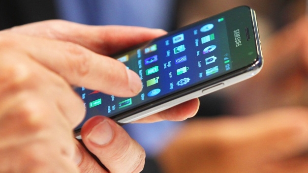 Qazaqstandyqtar mobıldi baılanysqa aqsha jumsaýdy azaıtty