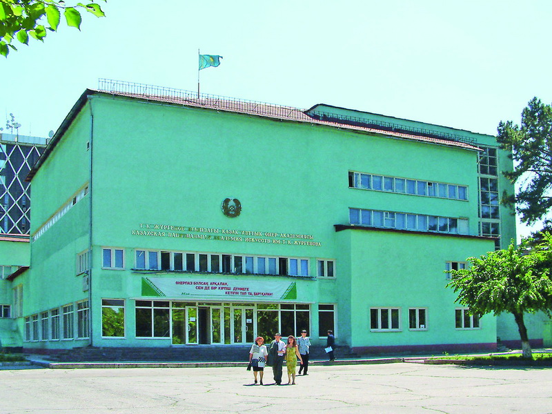 Teorııa da, tájirıbe de mańyzdy