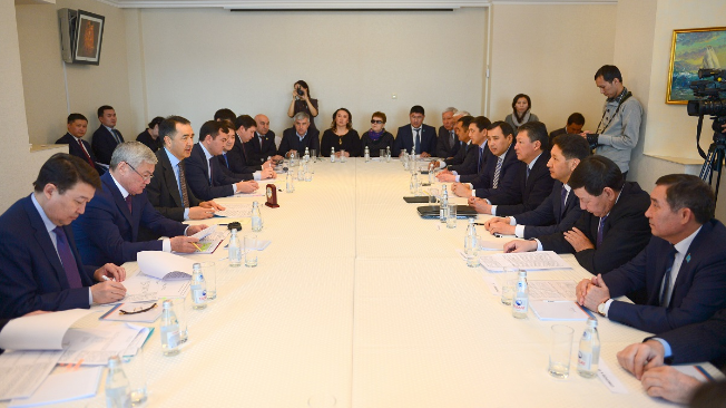 Úkimet óńirlerdiń kásipkerlerimen dıalog júrgizýdi jalǵastyrýda