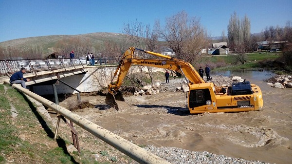 Jol mamandary tasqyn sýdan keler qaýiptiń aldyn alýda
