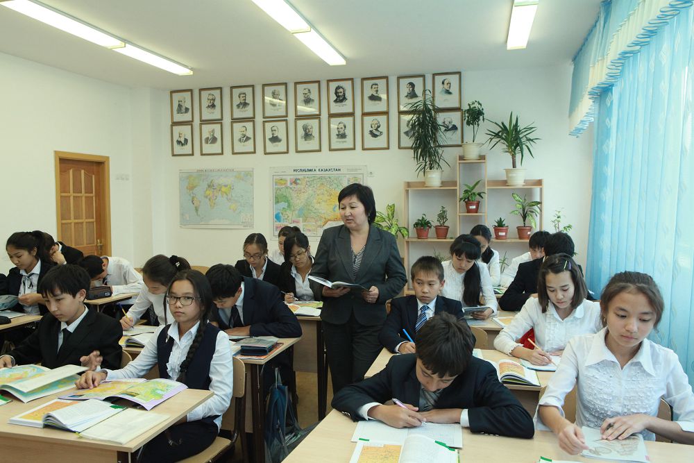 Muǵalim bedelin qaıtsek kóteremiz?