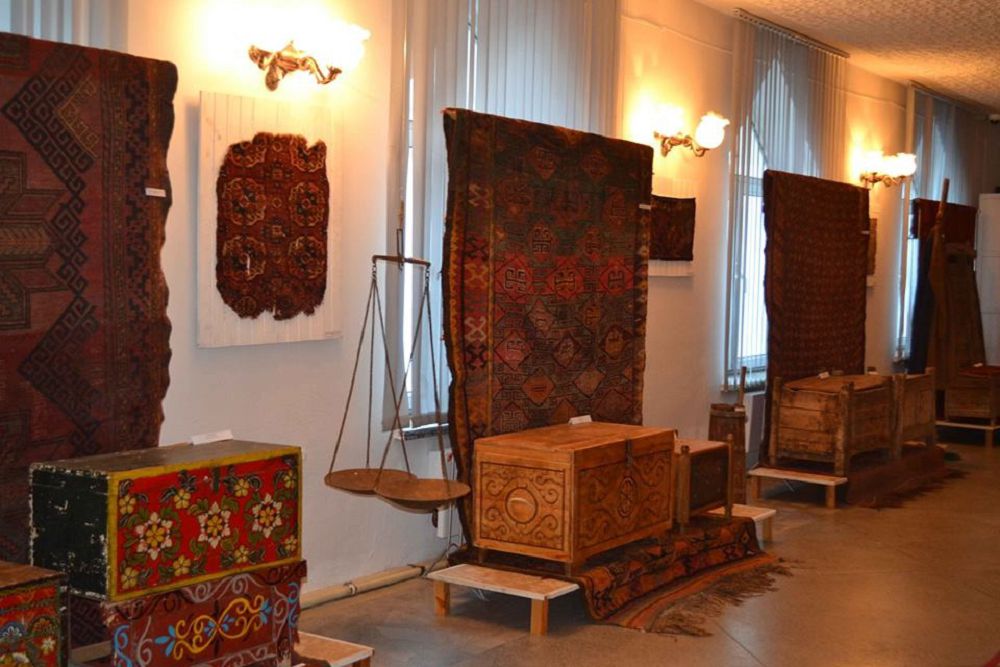 Saǵadıev «Abaı joly» kórmesin tamashalady