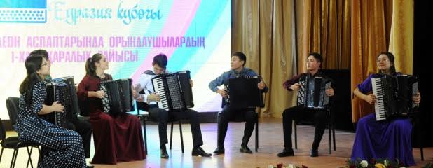Atyraýda baıan-akkordeon aspaptarynda oınaýshylardyń halyqaralyq saıysy ótti