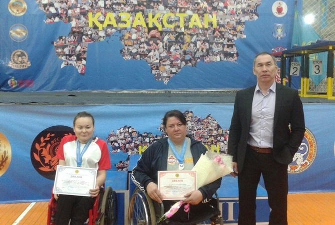 ​Almatyda armrestlıngten Qazaqstan chempıonaty ótti