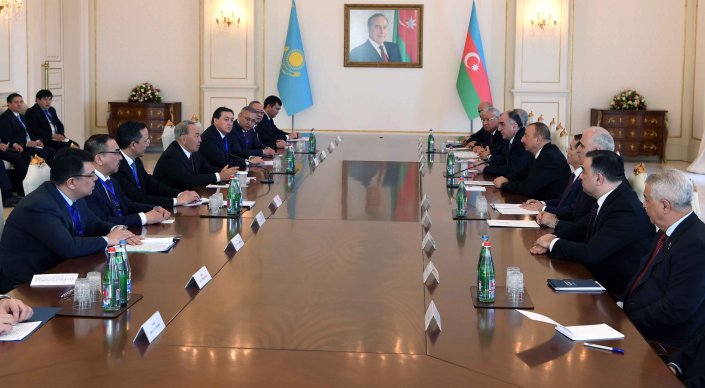 Nazarbaev pen Álıev keńeıtilgen quramda kelissóz júrgizdi