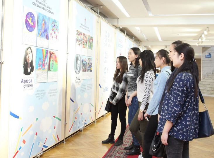 Álem balalaryn mádenıet jaqyndastyrady