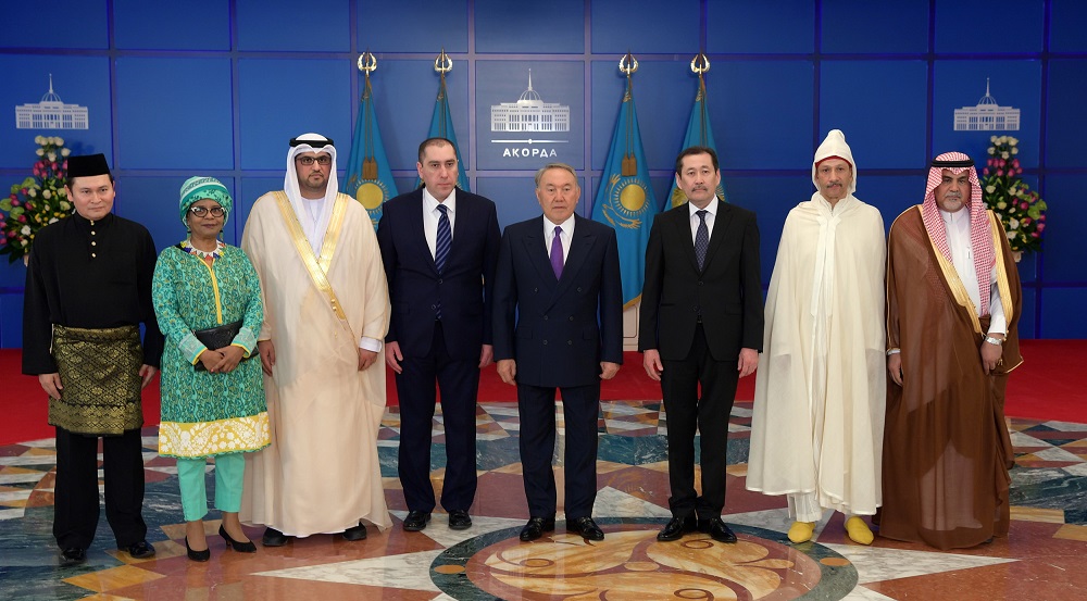 Senim gramotalaryn qabyldady