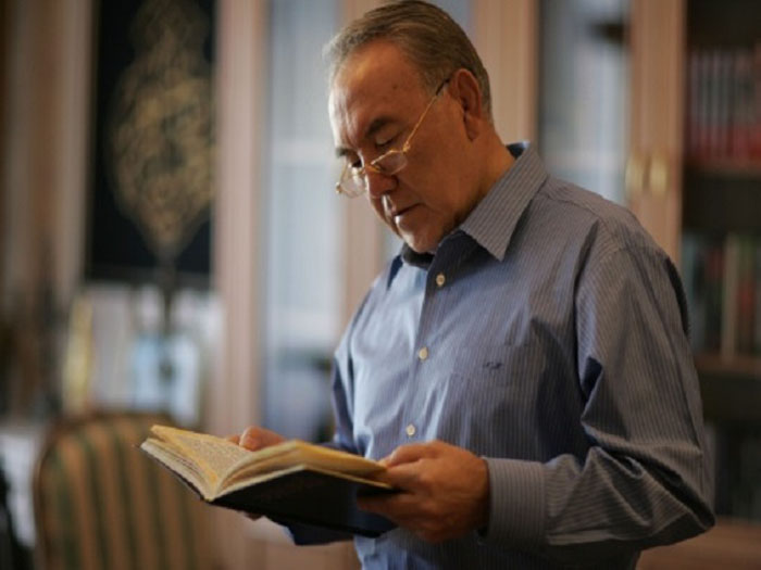 Elbasy: "Bilimdi bolýǵa umtylý - bizdiń qanymyzda bar qasıet"