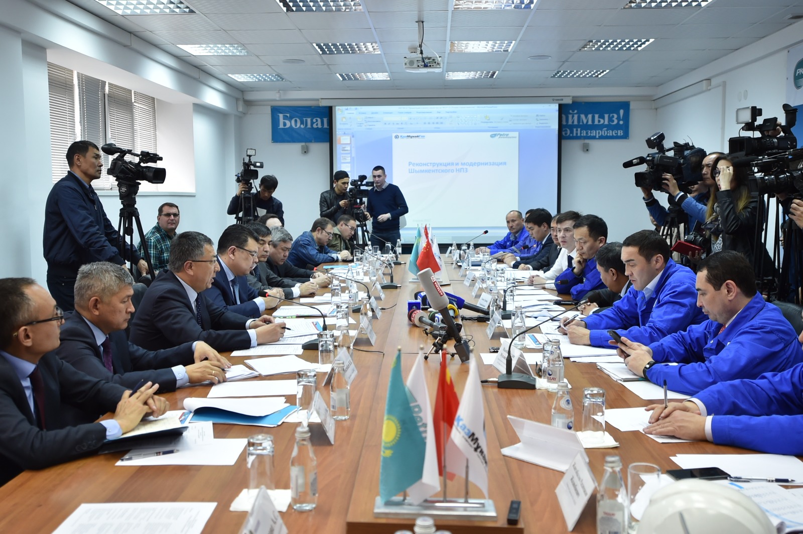 ​J.Túımebaev qytaılyq ınvestorlarǵa jergilikti mamandar daıyndaý kerektigin eskertti