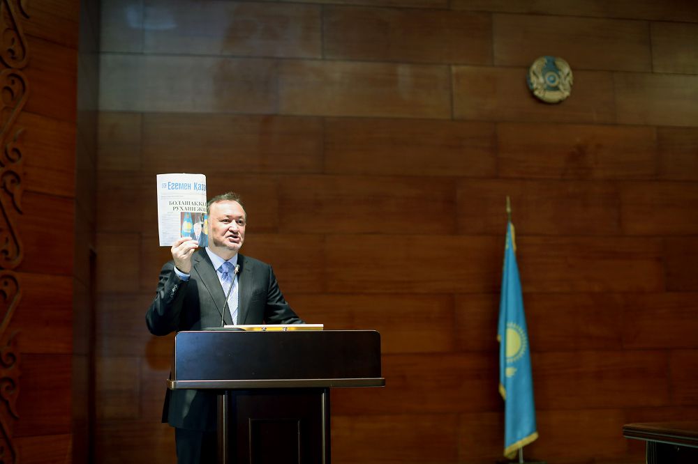 Kezdesý Elbasy maqalasyna arnaldy