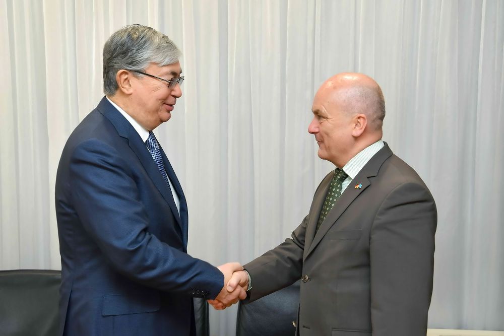 Nemis parlamentshilerimen kezdesti