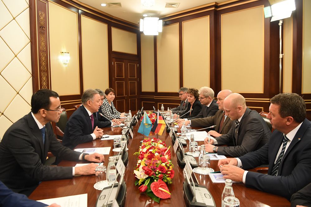 Germanııa delegasııasyn qabyldady