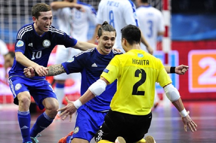 Azýyn aıǵa janydy