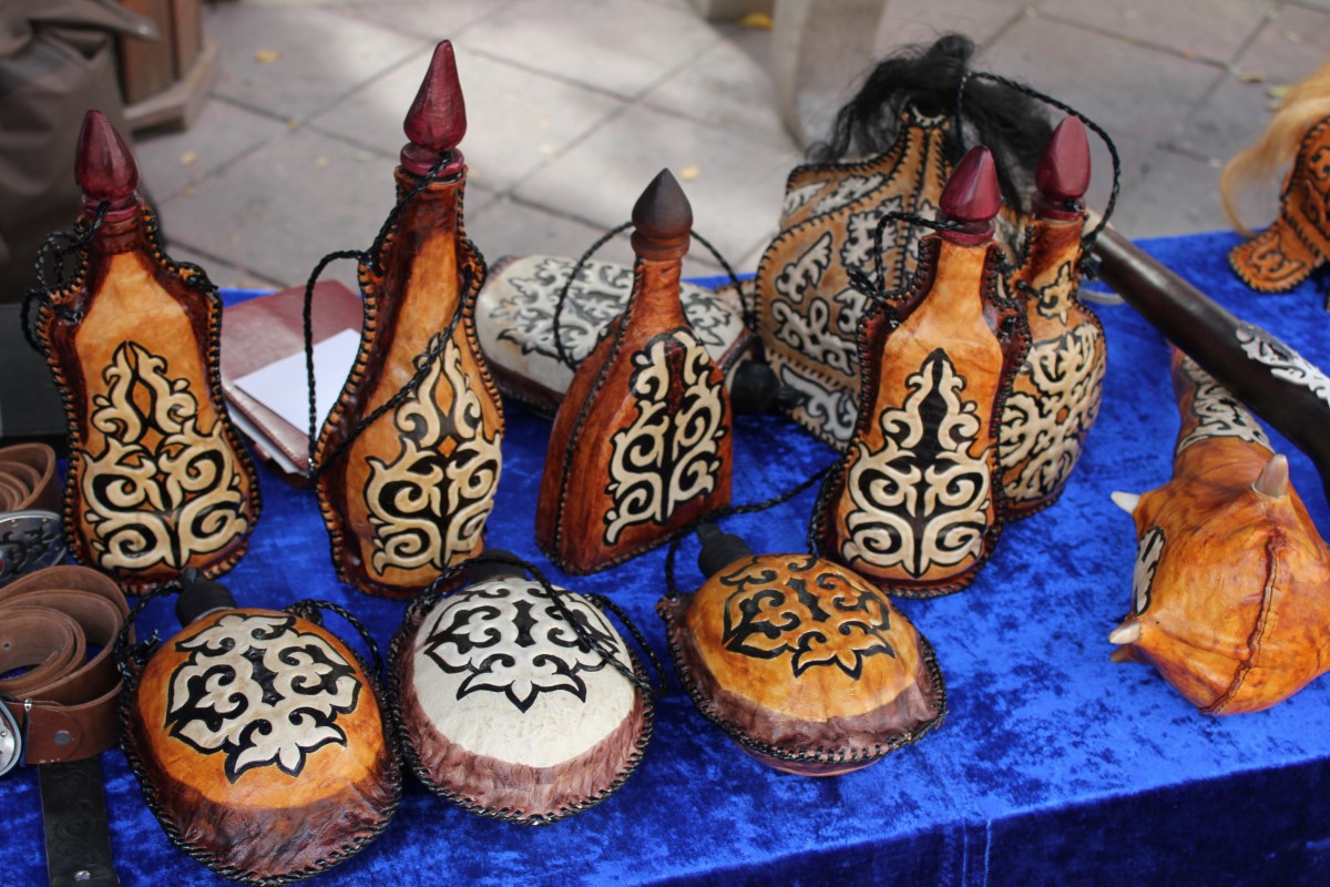 Qolónerdi qoldap otyr