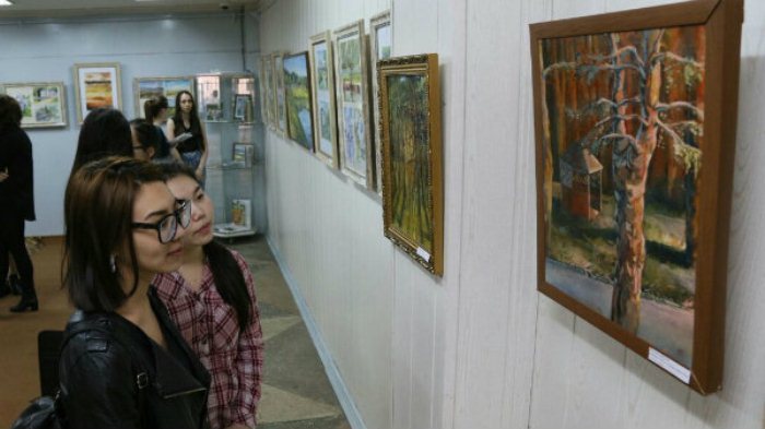 Qostanaıda pedagogıka ınstıtýty túlekteriniń kórmesi ashyldy