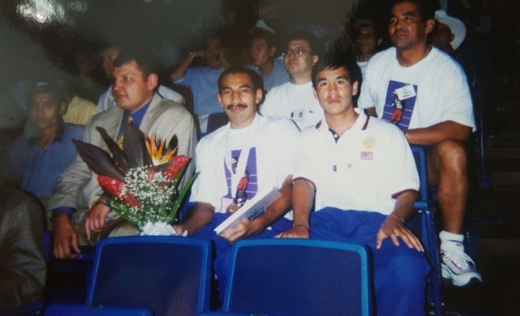 Kishi Floıd Meıýezer men kórgen boksshylardyń eń myqtysy – Baqtııar Tólegenov 