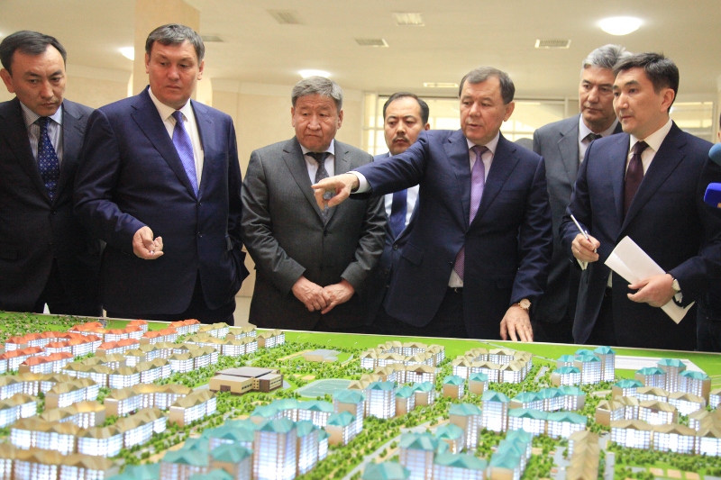 Tarazda taǵy da turǵyn úıler salynady