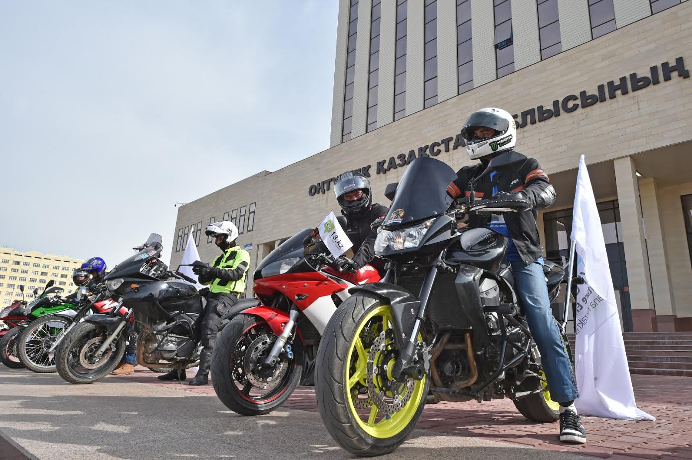 Shymkentte «EKSPO-2017» halyqaralyq kórmesine oraı motosherý ótti