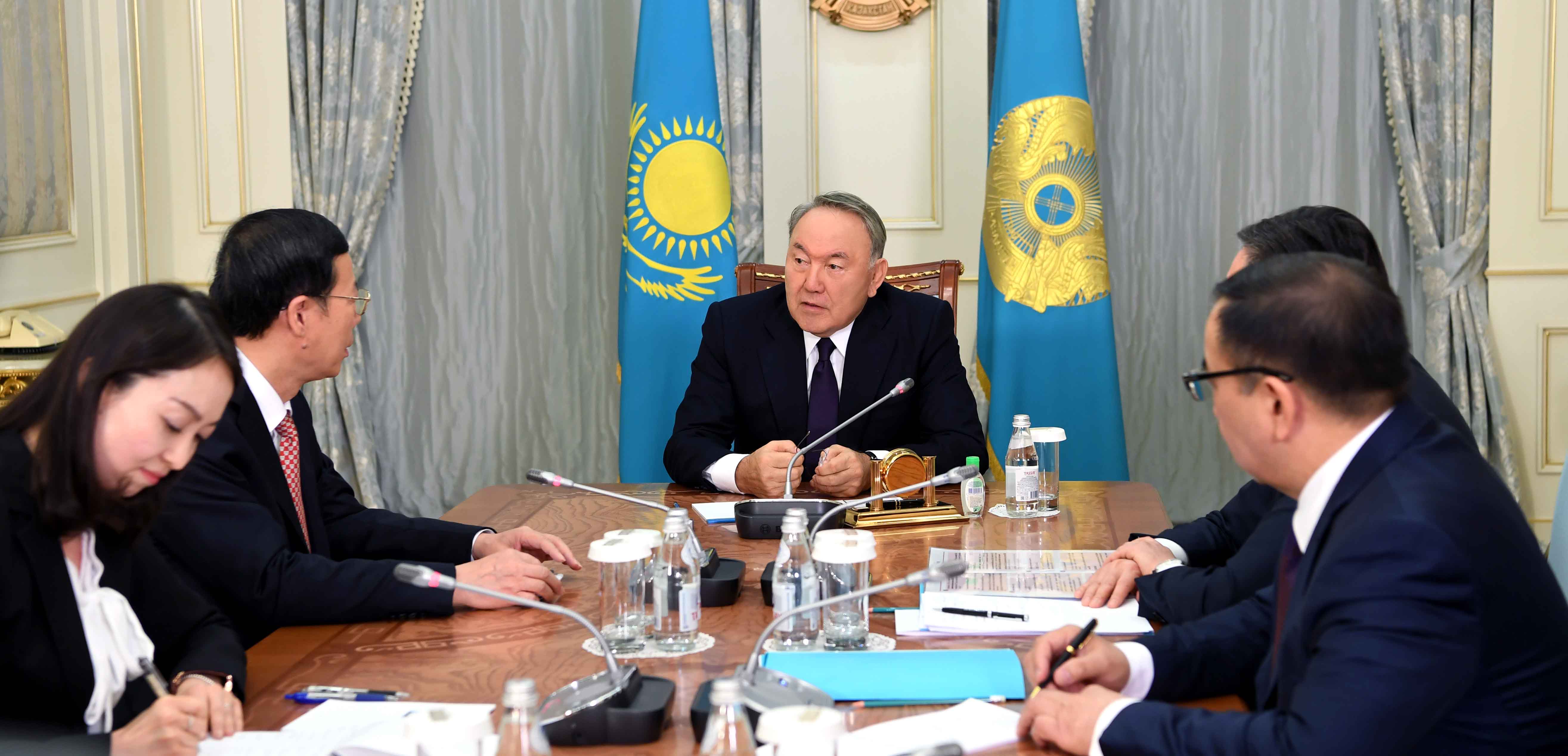 N.Nazarbaev QHR Memlekettik keńesiniń birinshi vıse-premeri Chjan Gaolımen kezdesti