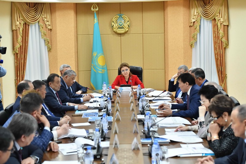 Senator Nazarbaeva:  Sybaılas jemqorlyqpen kúres «elestermen kúreske» aınalyp ketpesin