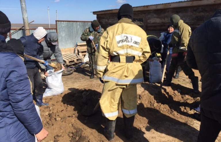 Eshkim kómeksiz qalmaıdy