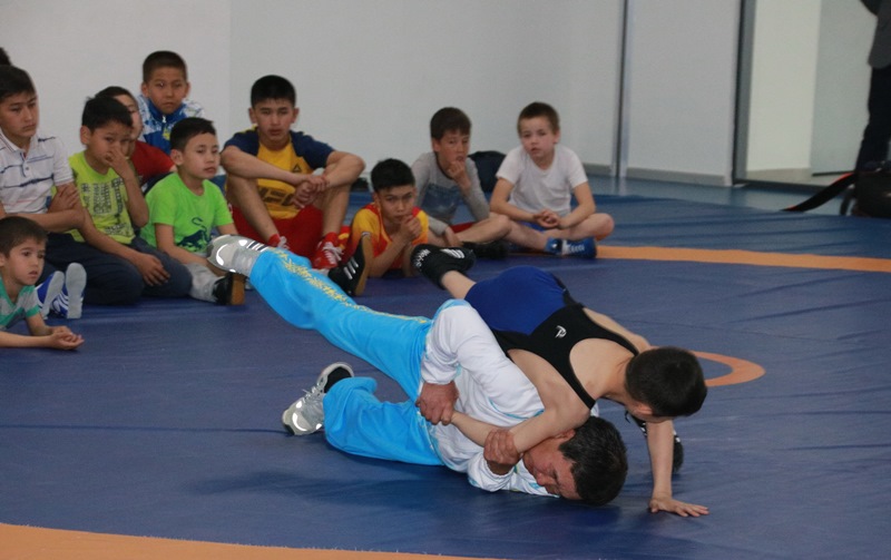  Jaqsylyq aǵa jastarǵa senedi