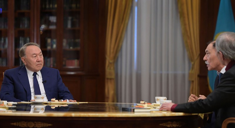 Memleket basshysy jazýshylarmen kezdesti