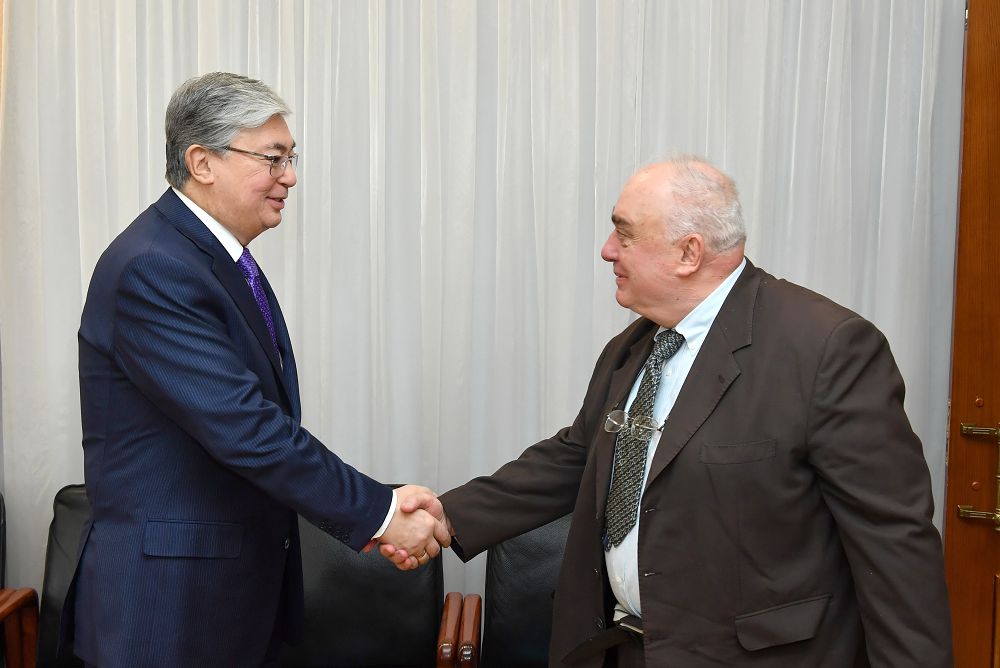 Elimiz ben Elbasy bedeliniń kórinisi 