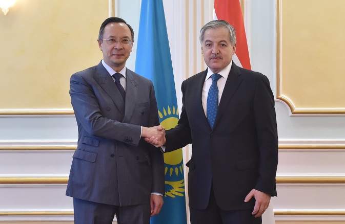 Qazaqstan men Tájikstan syrtqy ister mınıstrleri kezdesti